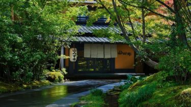 A dignified inn in the midst of a landscape that shows the changing expressions of the four seasons, “Kurokawa Onsen Yamamizuki”.