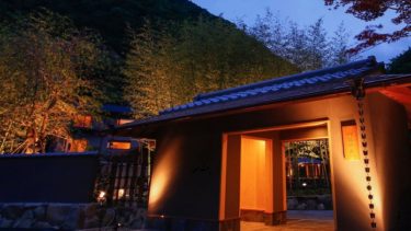 The inn “Yuzanso Asan Kotonan” stands dignifiedly in Kotonan, a secluded spot on a mountain stream where the breeze of the fields and mountains is soothing.