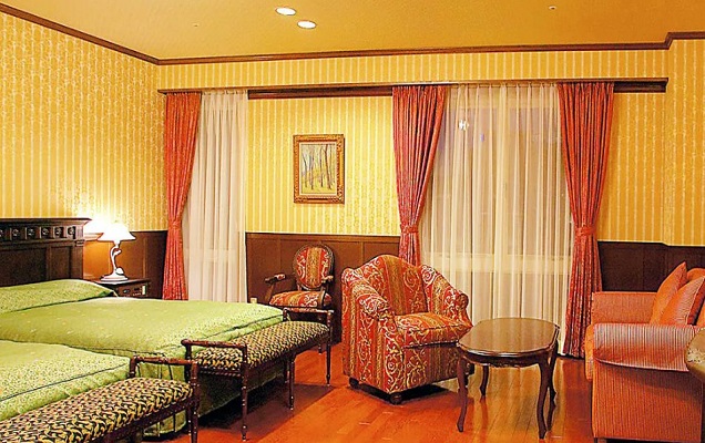 Old England Dogo Yamanote Hotel Rooms