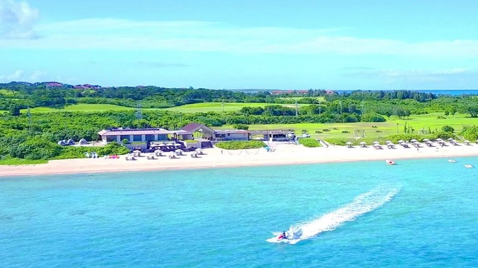 A paradise resort in the South Sea, "Haimurubushi" is embraced by rich nature and the largest coral reef in Japan.