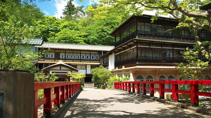 For more than 300 years since its establishment in Genroku 7, Sekizenkan has been a popular destination for bathers.
