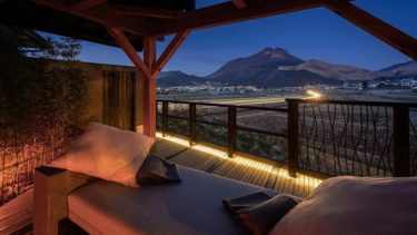Luxury villa zakuro, a detached inn with an open-air hot spring bath limited to 3 groups per day, where you can enjoy the magnificent view of Mt.