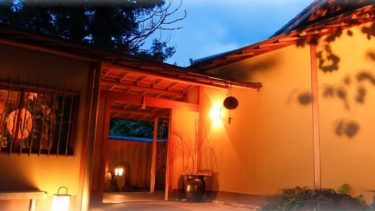 Ginsuiso Zyoraku, an inn at the foot of Mt. Rokko where you can enjoy Arima's hot water, said to be the oldest in Japan