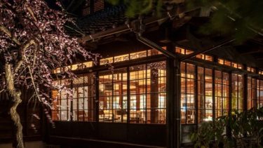 LOQUAT Nishi Izu is an inn renovated from a warehouse that preserves the aesthetics of the Suzuki family, a famous Dohi family that has been in existence for 300 years.