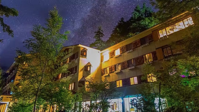 Kamikochi Lumiesta Hotel, a resort hotel in Kamikochi, a national park overlooking the majestic Northern Alps