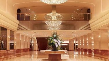 Luxury hotel “Keio Plaza Hotel” with delicious food and swimming pool