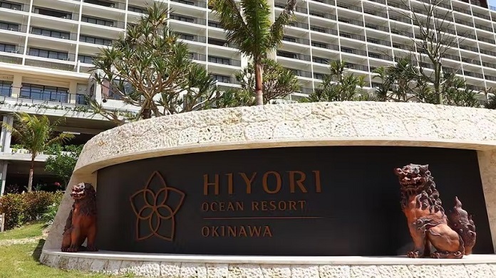 Enjoy a panoramic view of the Onna Sea from the sky Jacuzzi bath at HIYORI Ocean Resort Okinawa!